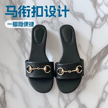2026夏季G家欧美时尚圆头马衔扣时尚外穿一字露趾平跟拖鞋凉拖女
