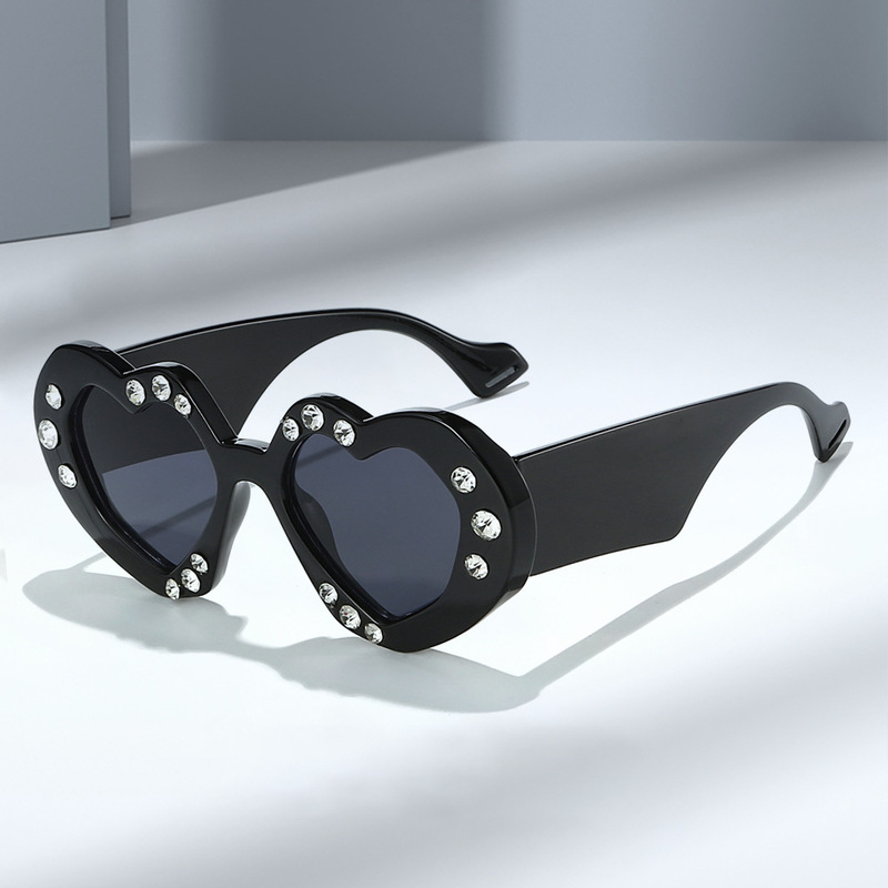 New 25 Diamond-Encrusted Heart Sunglasses European and American Stylish Fashionable Men and Women Dance Party Outdoor Street Photography Sunglasses Decorative Trend