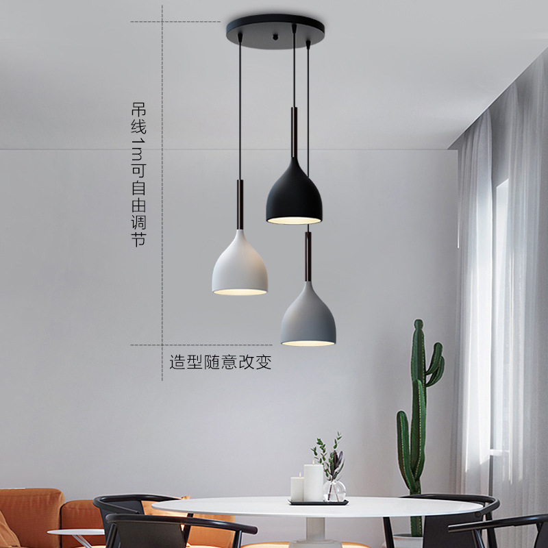 Araña de restaurante nórdico, lámpara de disco de estilo minimalista moderno de tres cabezas, atmósfera para el hogar, luz de comedor gris en blanco y negro creativa