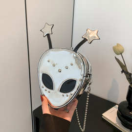 跨境外贸新款斜跨包2026小众设计潮流外星人异形包朋客铆钉单肩包