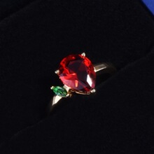 ֱ���¿������Ѫ�t��ʯˮ���ν�ָ 18k�S��ɫ�±̭t�ʌ��_�ڽ�ָ