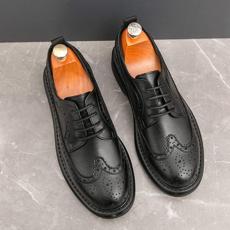 Zapatos de hombre grandes nuevos zapatos de cuero casuales de moda para hombres Bloc tallado zapatos de negocios zapatos de boda retro