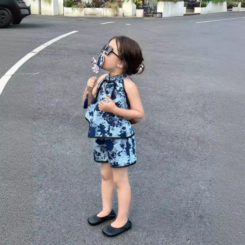 Traje de ropa para niños 2024 nuevo estilo estilo occidental niña sin mangas top floral pantalones cortos de moda cheongsam traje de dos piezas de verano