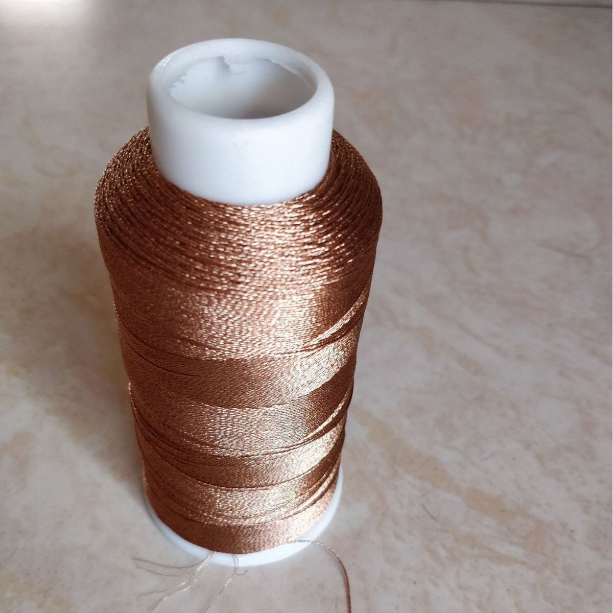 桃红银箔纸切纸片包涤纶丝芯缝纫车线浅湖蓝淡梅红银丝缝纫底纱线