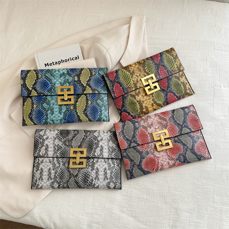 Mochila de textura extranjera 2024 nuevo diseño de piel de serpiente personalidad bolso de teléfono móvil bolso de cambio bolso de fiesta de moda