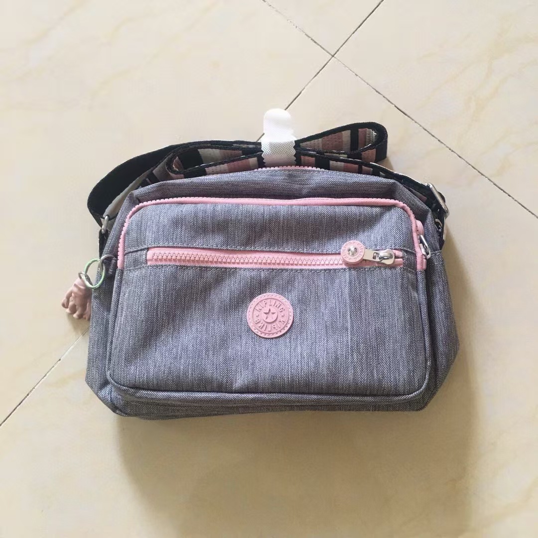 Bolso bandolera pequeño cuadrado K15249 para mujer, compartimentos múltiples, admite dropshipping, ligero, portátil, accesorio de cadena, compacto.