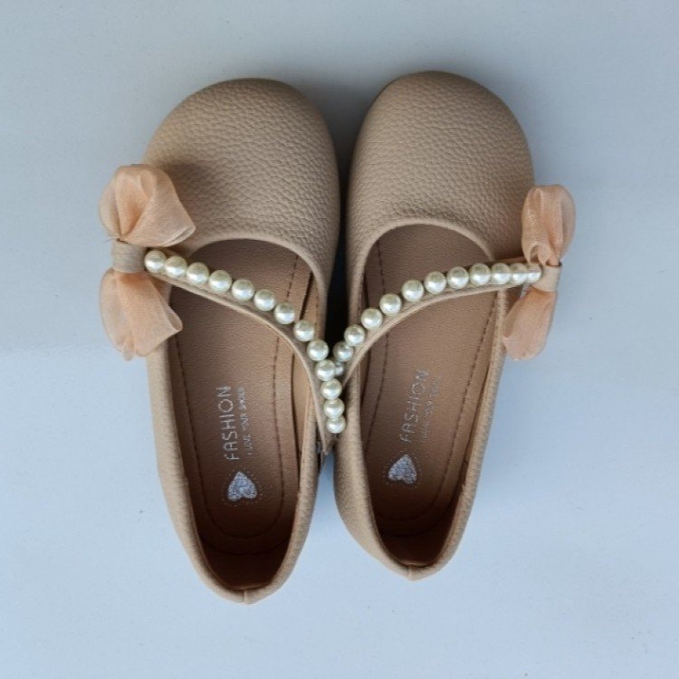Zapatos de cuero de perlas de niñas 2026 primavera y otoño nuevos zapatos de princesa de moda para niños zapatos de sol suave para niñas