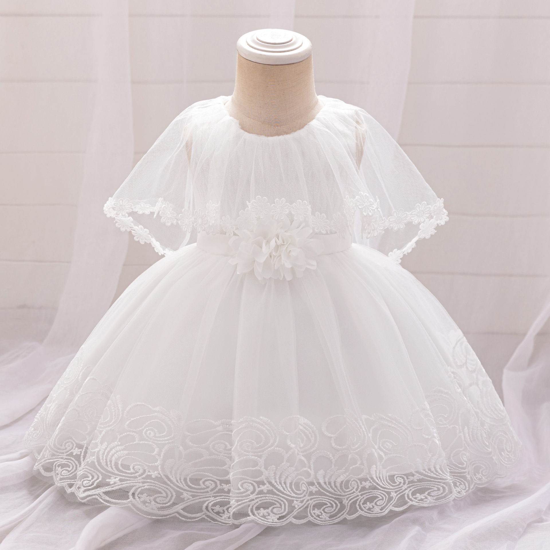 Nuevo vestido infantil europeo y americano vestido de princesa bebé vestido de malla de flores tridimensionales de un año vestido de novia de cien días para niñas