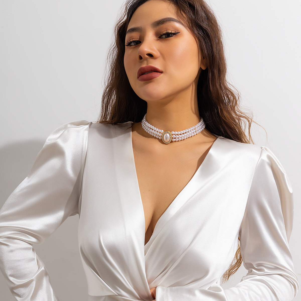 Joyería transfronteriza europea y americana Francés elegante collar de perlas de imitación de múltiples capas elegante COLLAR COLGANTE redondo con cuentas de lujo ligero