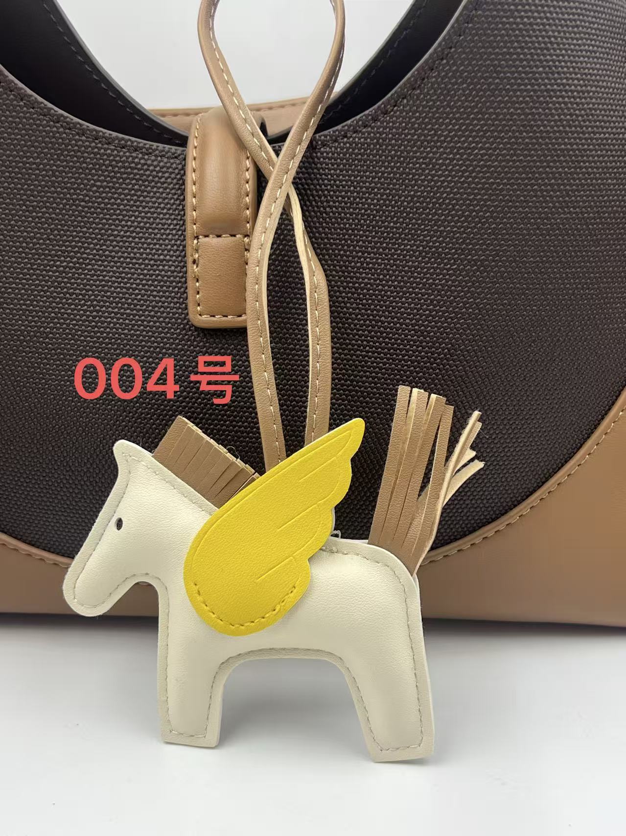 Colgante de bolsos Pegasus Mini Colgante de bolsos de estilo simple llaver de cuero image 10