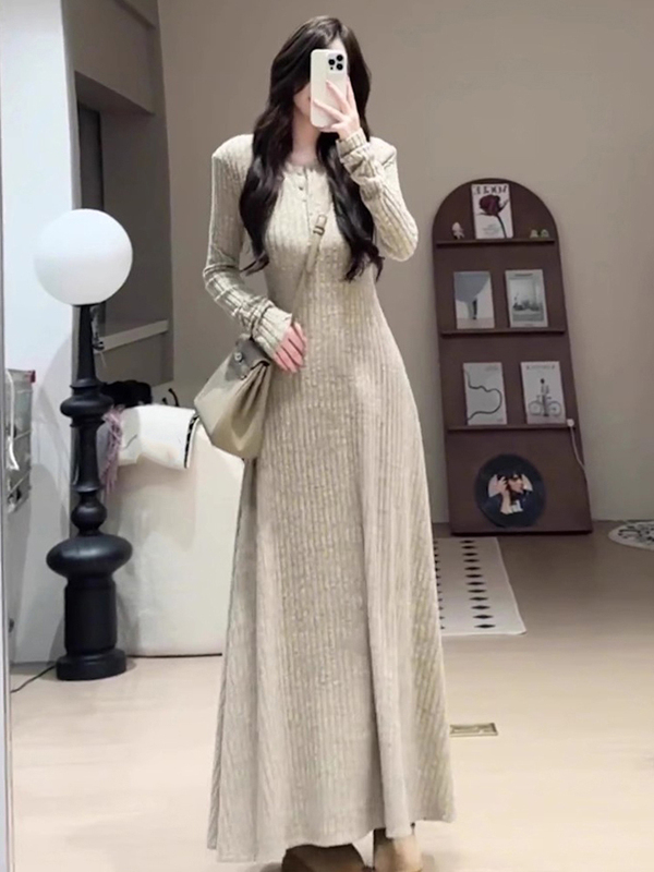 针织内搭连衣裙女磨毛坑条初秋季2025早秋新款时尚感收腰长款裙子|undefined