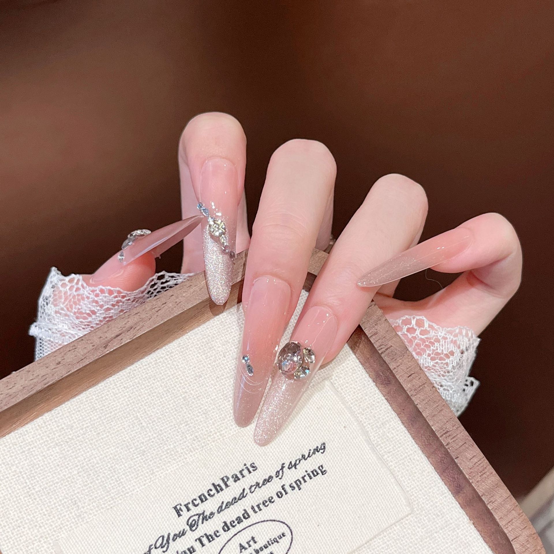 Usar uñas explosivas de alto nivel brillante full taladro manicure nuevo manicure hecho a mano manicure producto de manicure fina perro largo