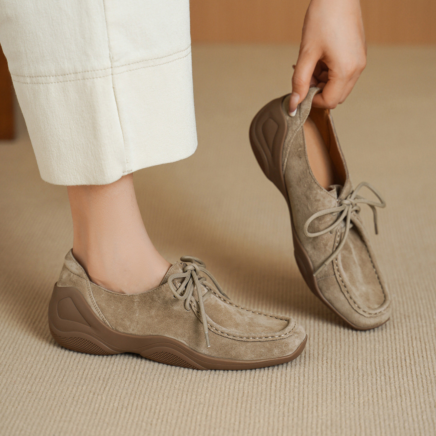 Giày lười nữ mũi vuông da cừu mềm phong cách DeTrain vintage buộc dây — đen