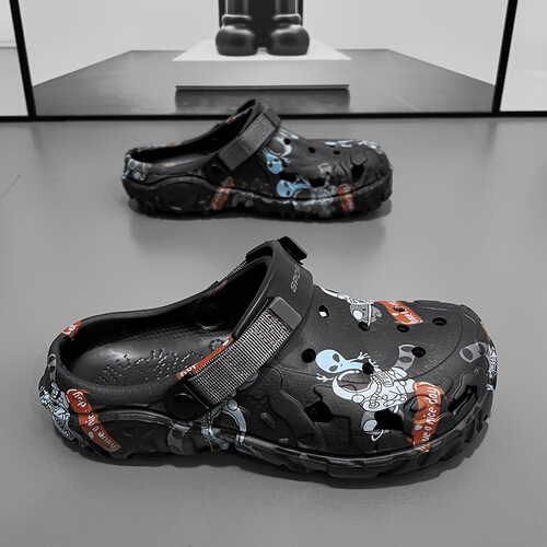 2026 New European and American Men's Spring and Summer Trend Wood Clogs.