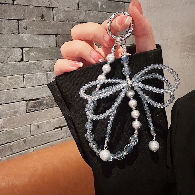 Boutique hecho a mano de alta gama para teléfono móvil cadena corta ins perla mariposa cordón de teléfono móvil de moda colgante de mensajero corto