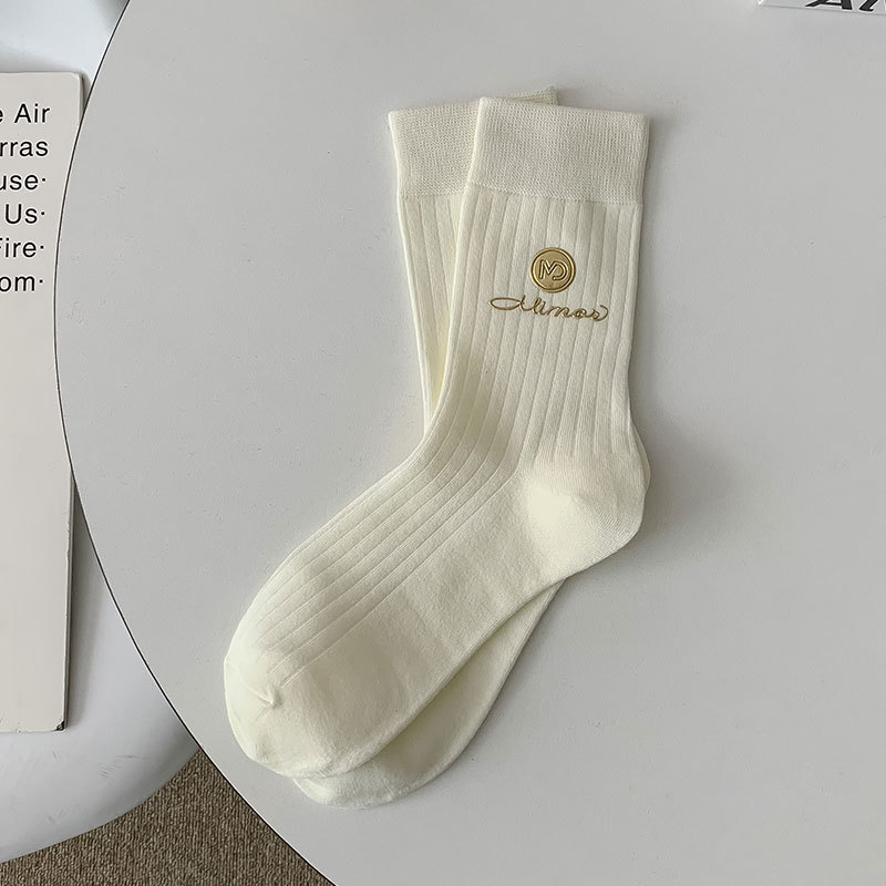 2025d Ins Hot Stamping Winter New Versatile Internet Celebrity Cotton Trendy Mid-Calf Socks_voghion.com