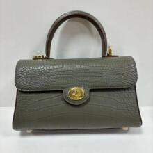 �F�����_�{�~ƤŮ����Ƥ�����r�г���Ůʿ������μ�б��Ů���S��