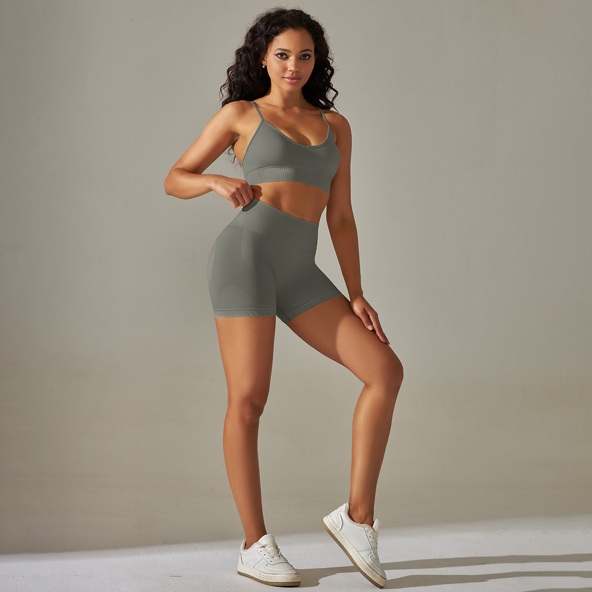 Transfronterizo europeo y americano de color sólido sin costuras de alta elástico apretado melocotón belleza espalda ropa deportiva ropa de yoga pantalones cortos de tres puntos traje de las mujeres