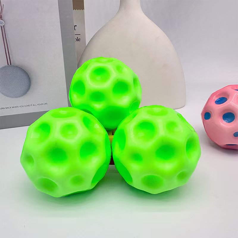 Venta caliente transfronteriza 7CM espuma PU bola de estrés estiramiento brillante baloncesto pequeño descompresión para niños juguete de ventilación rugby image 9