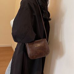 今年の人気の小さなバッグ女性のための 2025 新しいファッション多用途ショルダークロスボディバッグレトロバケットバッグ携帯電話バッグ