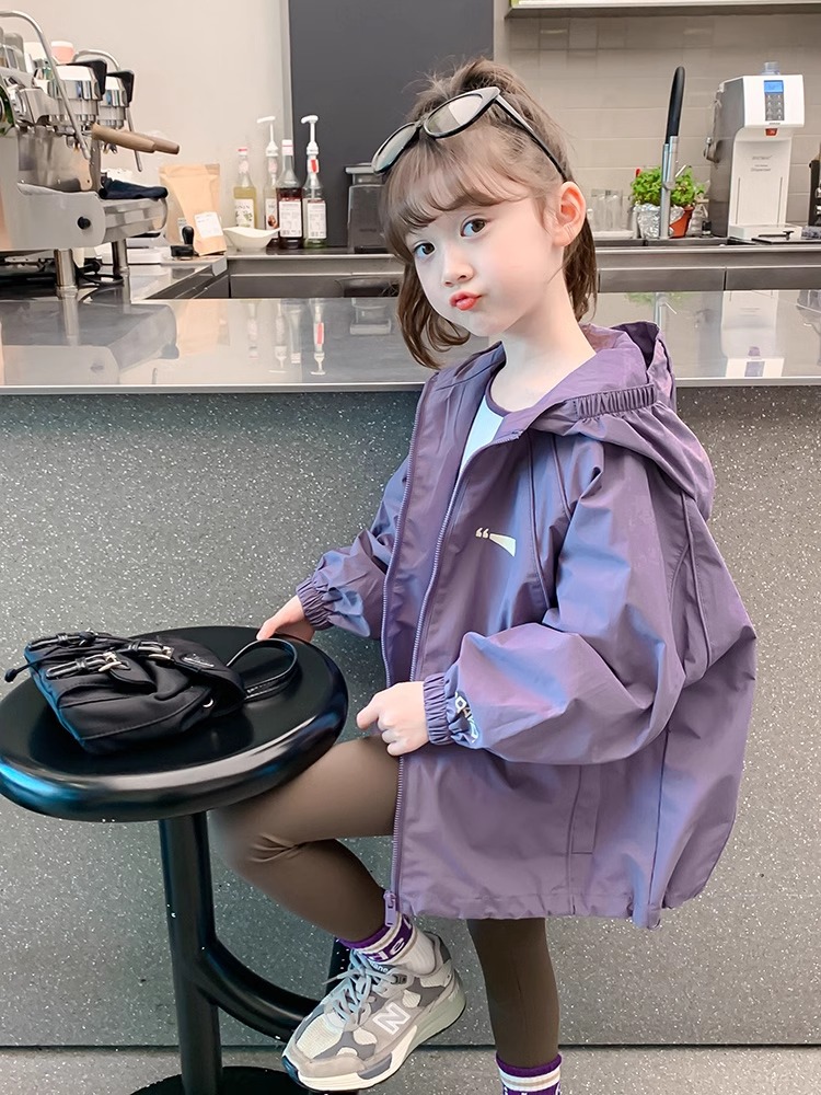 Chaquetas para niñas primavera 2025 nueva chaqueta para niños de estilo occidental suelta primavera y otoño top casual con capucha para niña