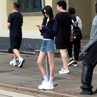 定制短款上衣卫衣外套女春秋2026新款修身收腰开衫穿搭bm小个子薄