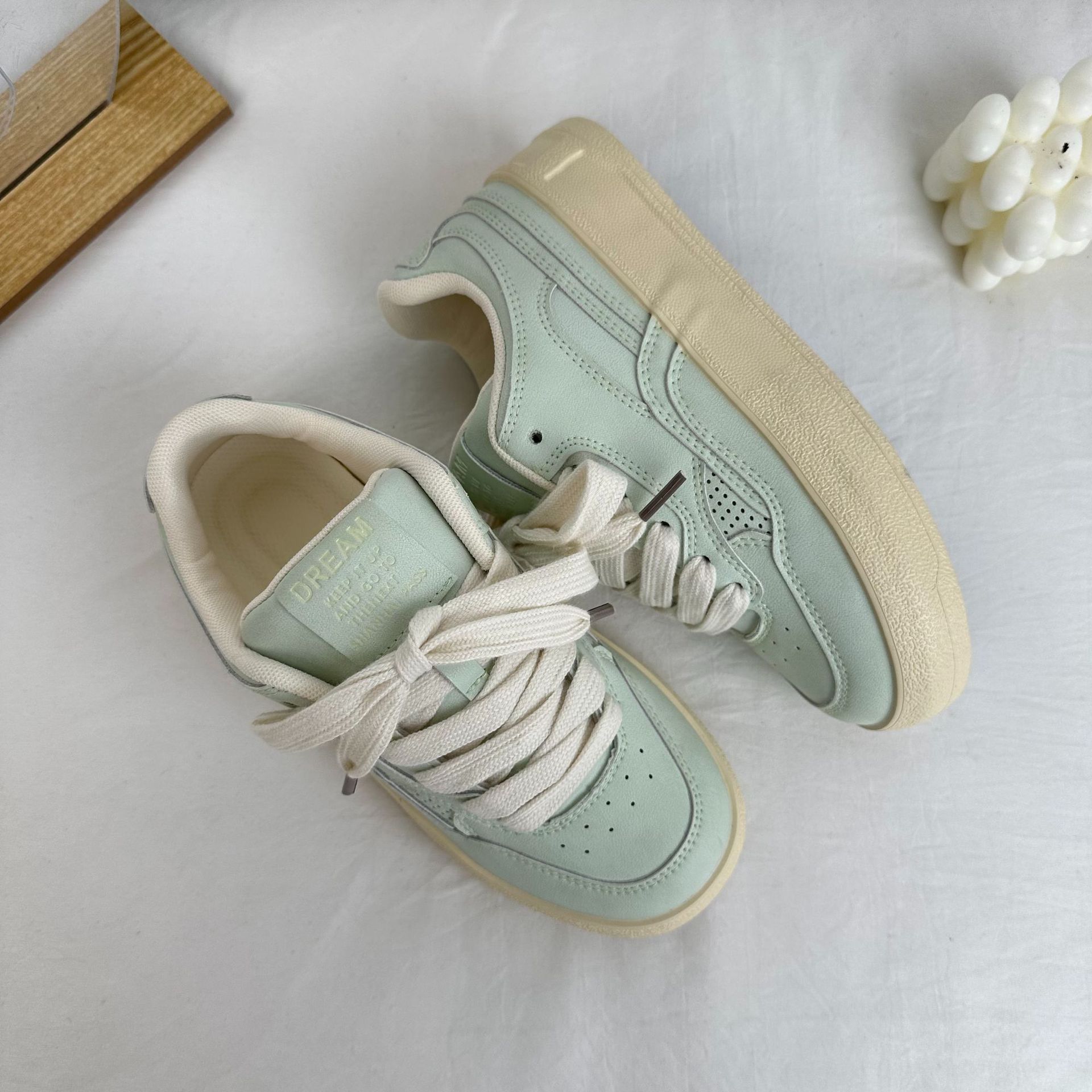 Yuanbo color sólido zapatos de skate casuales de baja altura de mujer versátil 2025 primavera nuevo nicho Harajuku zapatos de lona coreanos image 8