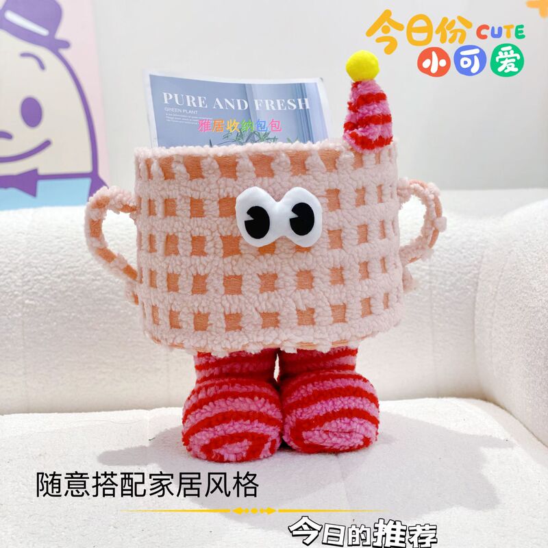 小怪獣は子羊の毛の綿の紐を収納してかごを整理します。|undefined