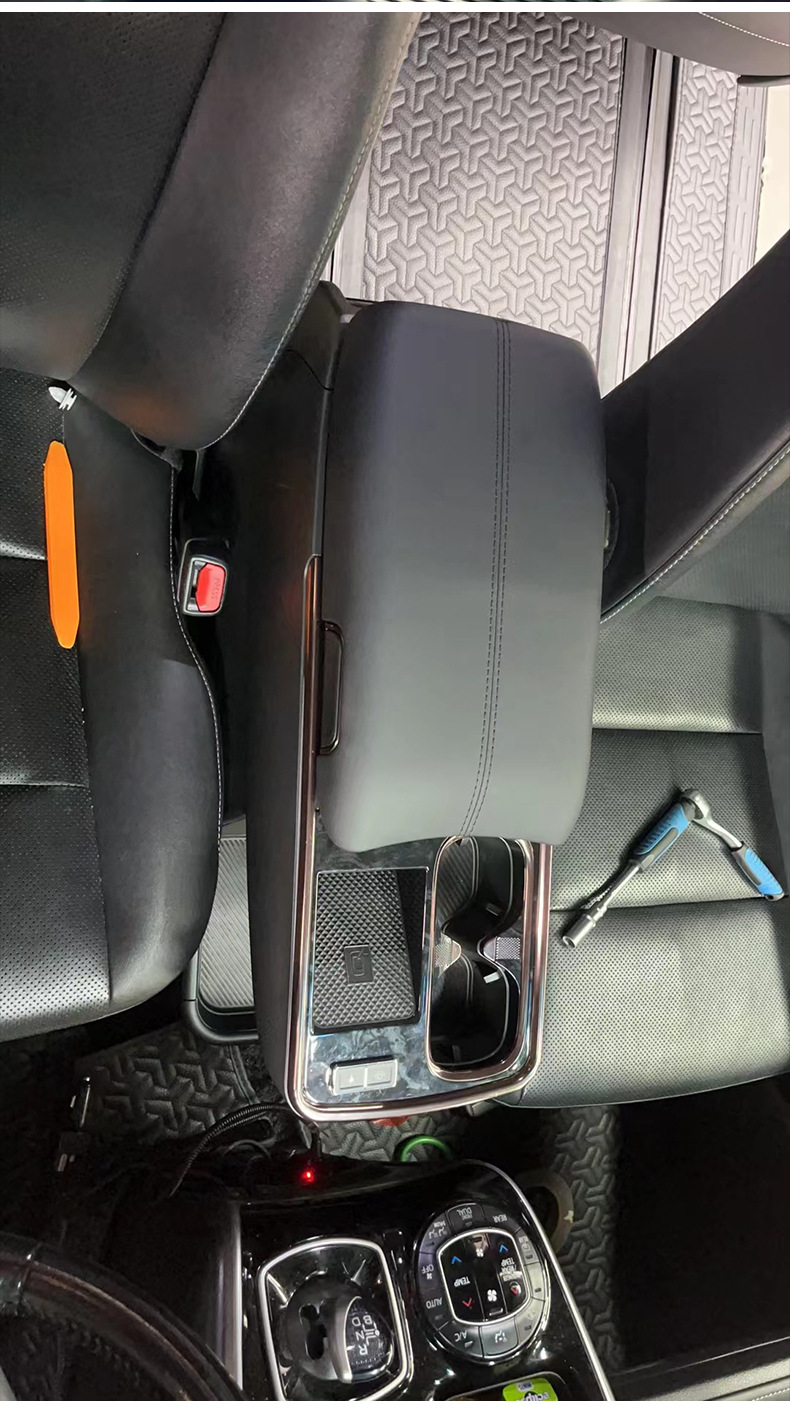 Suitable for Hong Kong and Macau Toyota Noah/Voxy80 90 Series Armrest Box and Honda Stepwgn Jewelry Box Modification