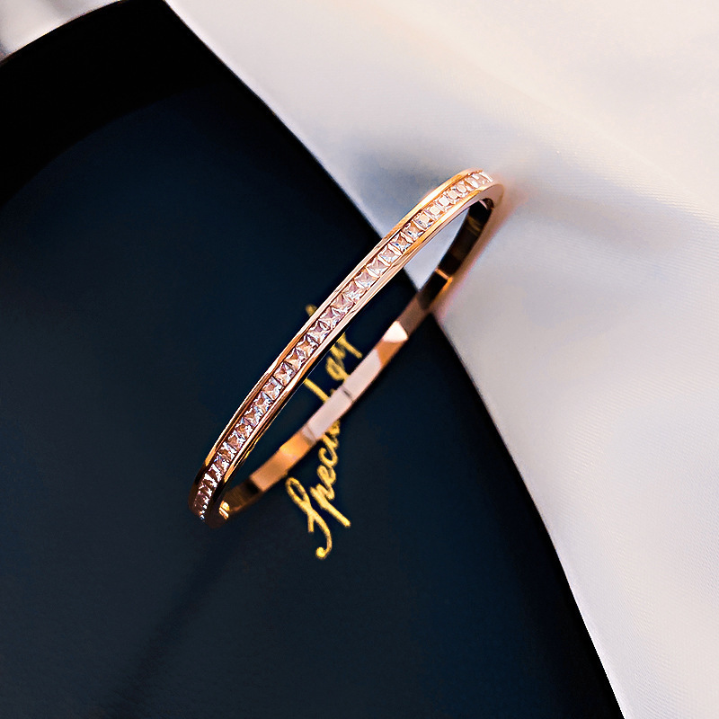 Round Diamond Inlaid Titanium Steel High-end Feel Ins Niche Design, Simple And Cool Style Bracelet_voghion.com