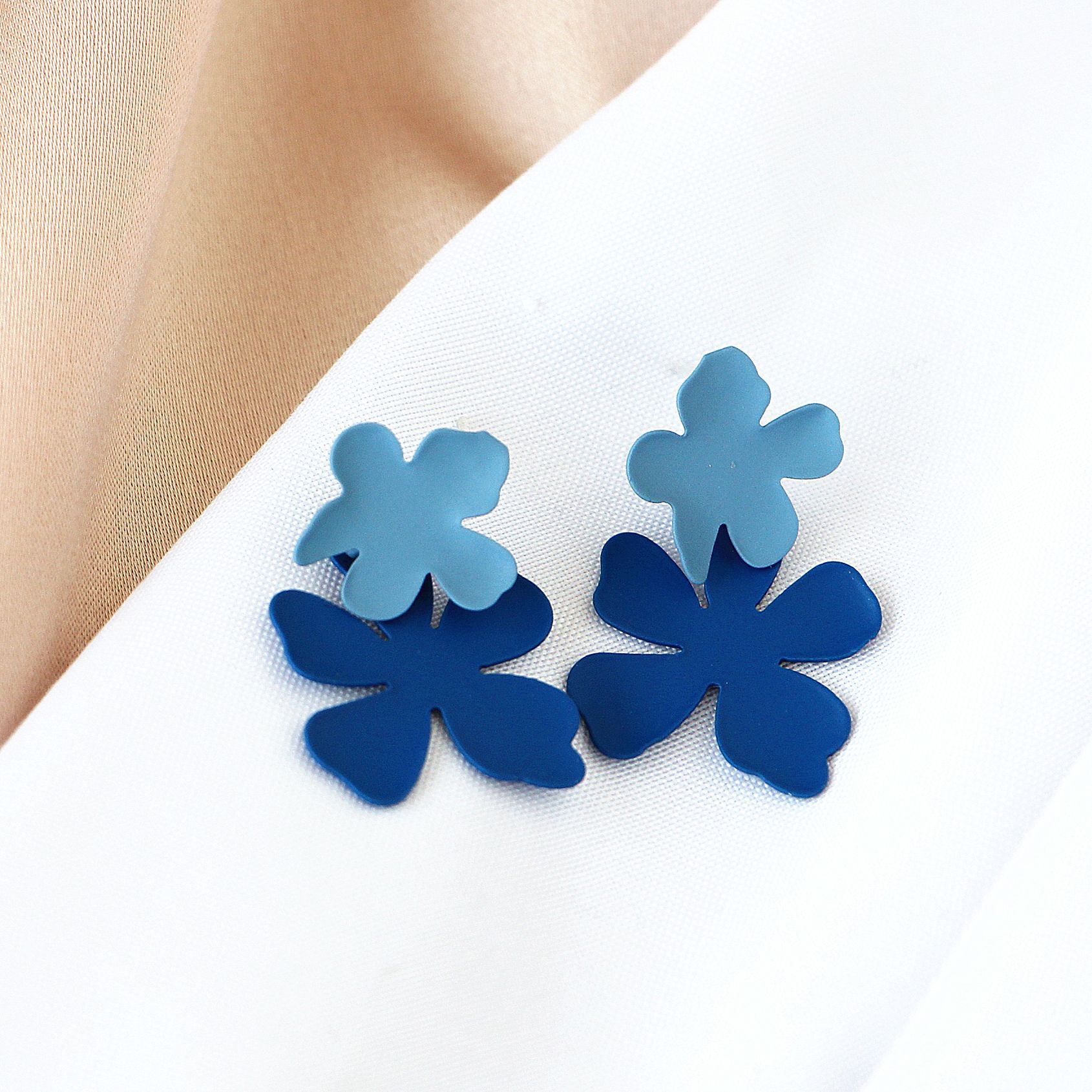 1 Pair Fashion Flower Alloy Stoving Varnish Women's Ear Studs display picture 1