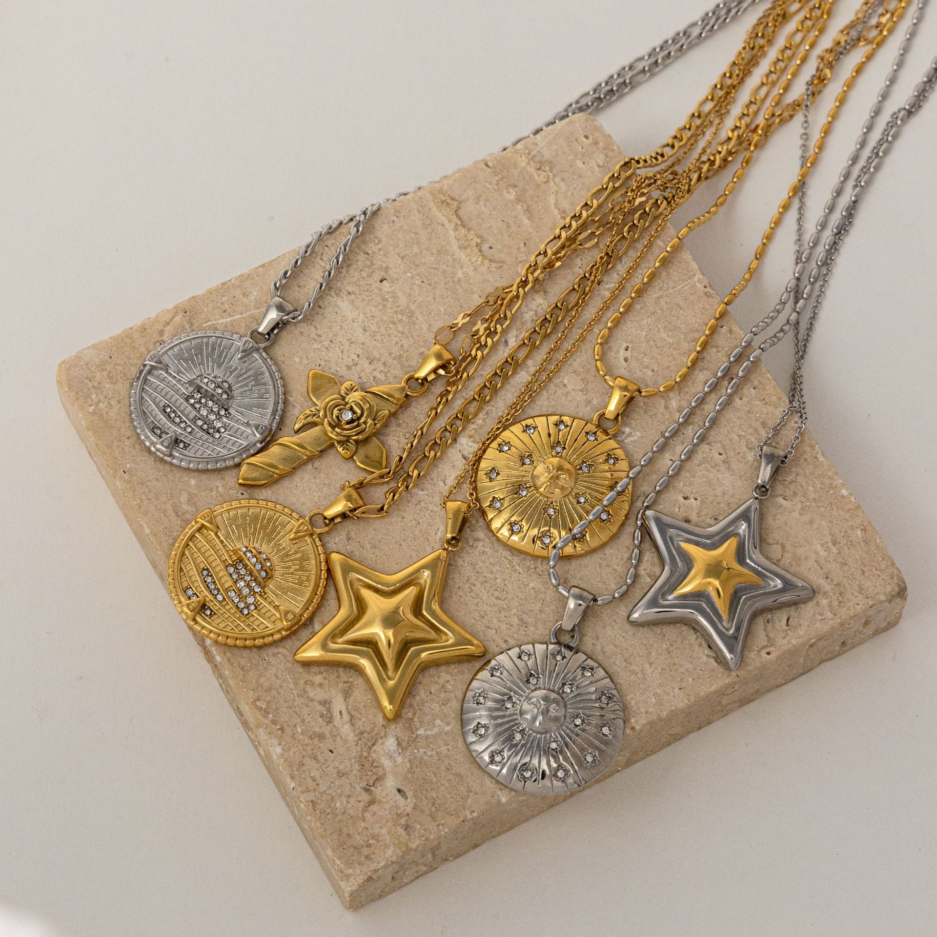 Taena collar de acero inoxidable europeo y americano para mujer colgante que no se desvanece 18k oro titanio acero cadena de clavícula ins joyería explosiva transfronteriza image 1