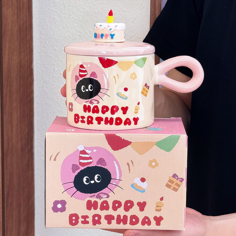 かわいい猫の誕生日プレゼントのギフトボックス|undefined