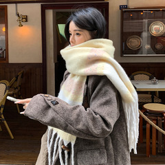 チーズミルクの黄色のぬいぐるみのマフラーの女性の秋冬の新型の韓国版のカラーポイントはカシミヤのショールの保温をまねて学生のマフラーを厚くします。