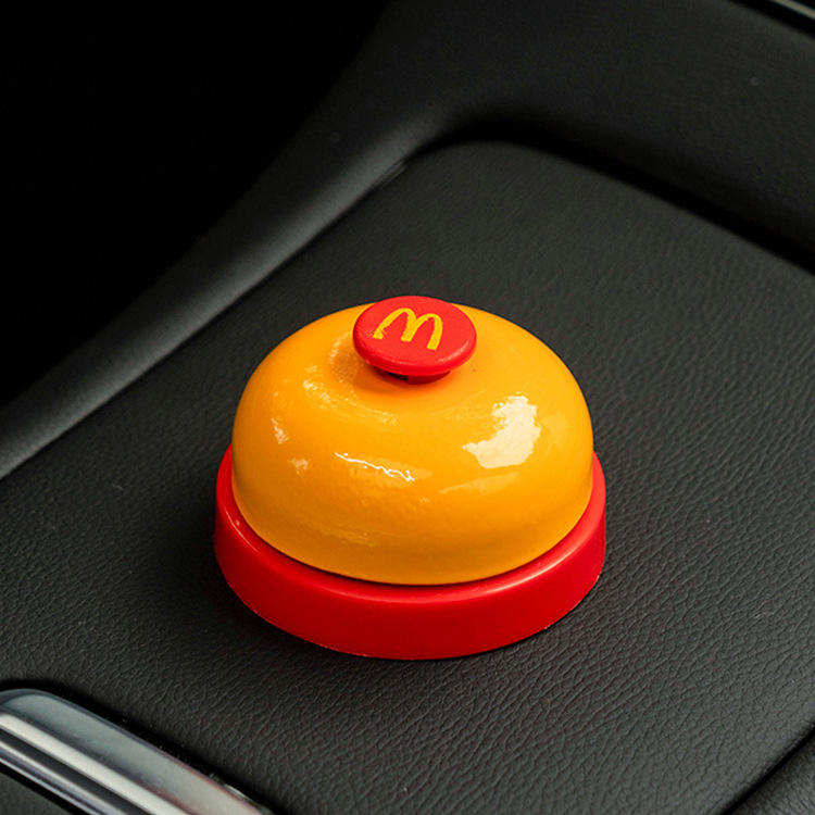[Juego familiar de Año Nuevo] Presione la mano para llamar a la campana, decoración del automóvil de la casa, McDonald's toma la campana de comida, los niños juegan