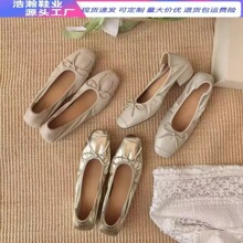 葡萄妈2026春夏新款粗跟方圆头蝴蝶结软皮褶皱浅口软低芭蕾单鞋女