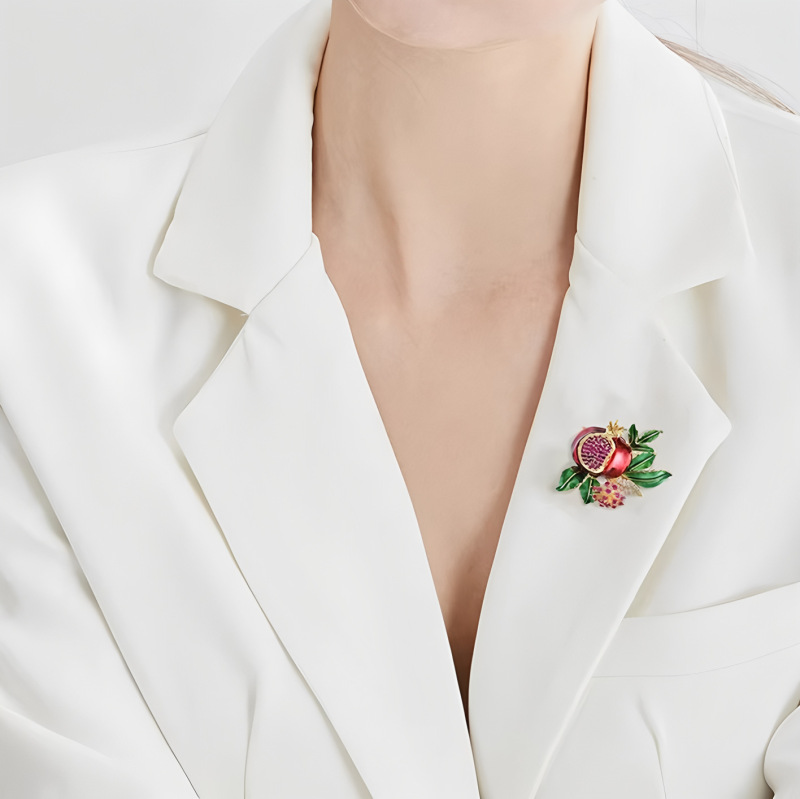 ザクロの花のブローチの高級な女性の気質は油を垂らします。|undefined
