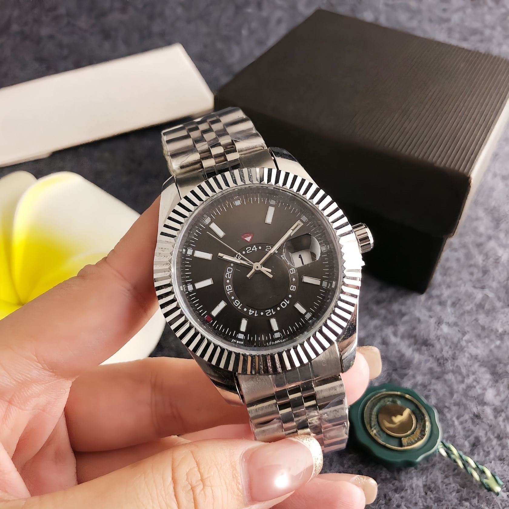 Dog Tooth Ring Silver Black Plate Dual Time Zone Calendar Watch Steel Band Quartz Men's Watch Daily Atmospheric High-End Accessory Watch