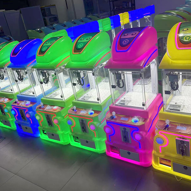 Máquina de muñecas de niños pequeños fabricantes de juegos de monedas al por mayor mini máquina de muñecas de arcade pequeña máquina de moldeo por rotación