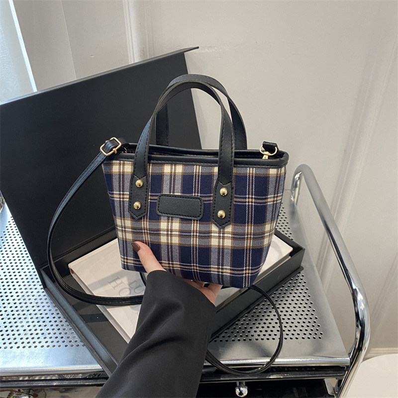 Bolsa de tela a cuadrícula 2024, nuevo otoño de gran capacidad, bolso de hombro, bolso de brazo, bolso de cubo de agua, bolso de mano