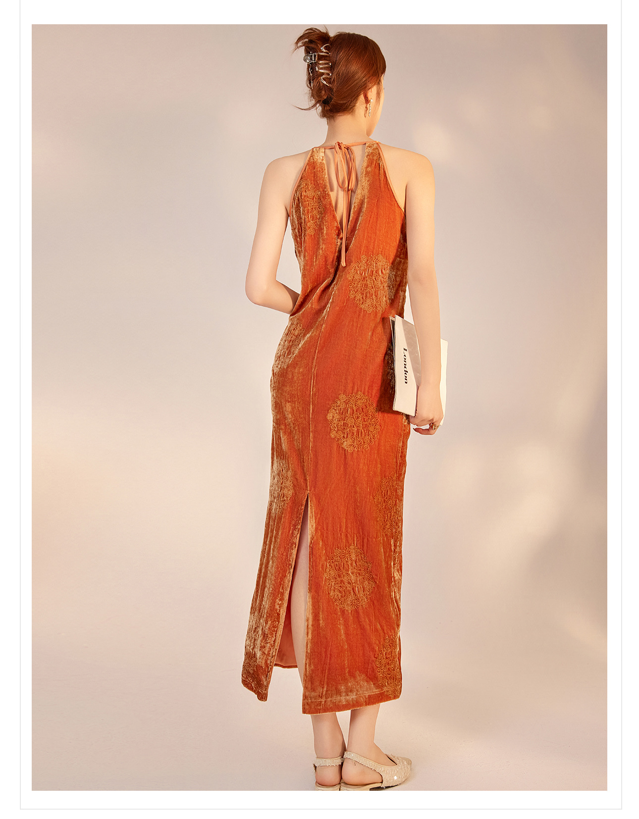 Đầm bodycon dài tay lệch vai cổ yếm chất rayon mềm mại ZX M6128 — Màu đỏ cam chi tiết 13