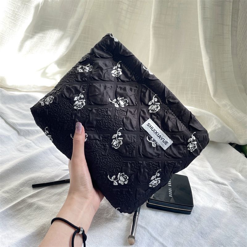 Bolsa de cosméticos de gran capacidad portátil fresco pequeño floral ins bolsa de almacenamiento bolsa de lavado elegante bolsa de almacenamiento jacquard