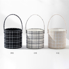 Xiaoxiangfeng portable hug bucket floral packaging box rose round souvenir 520 Valentine's Day flower box wholesale