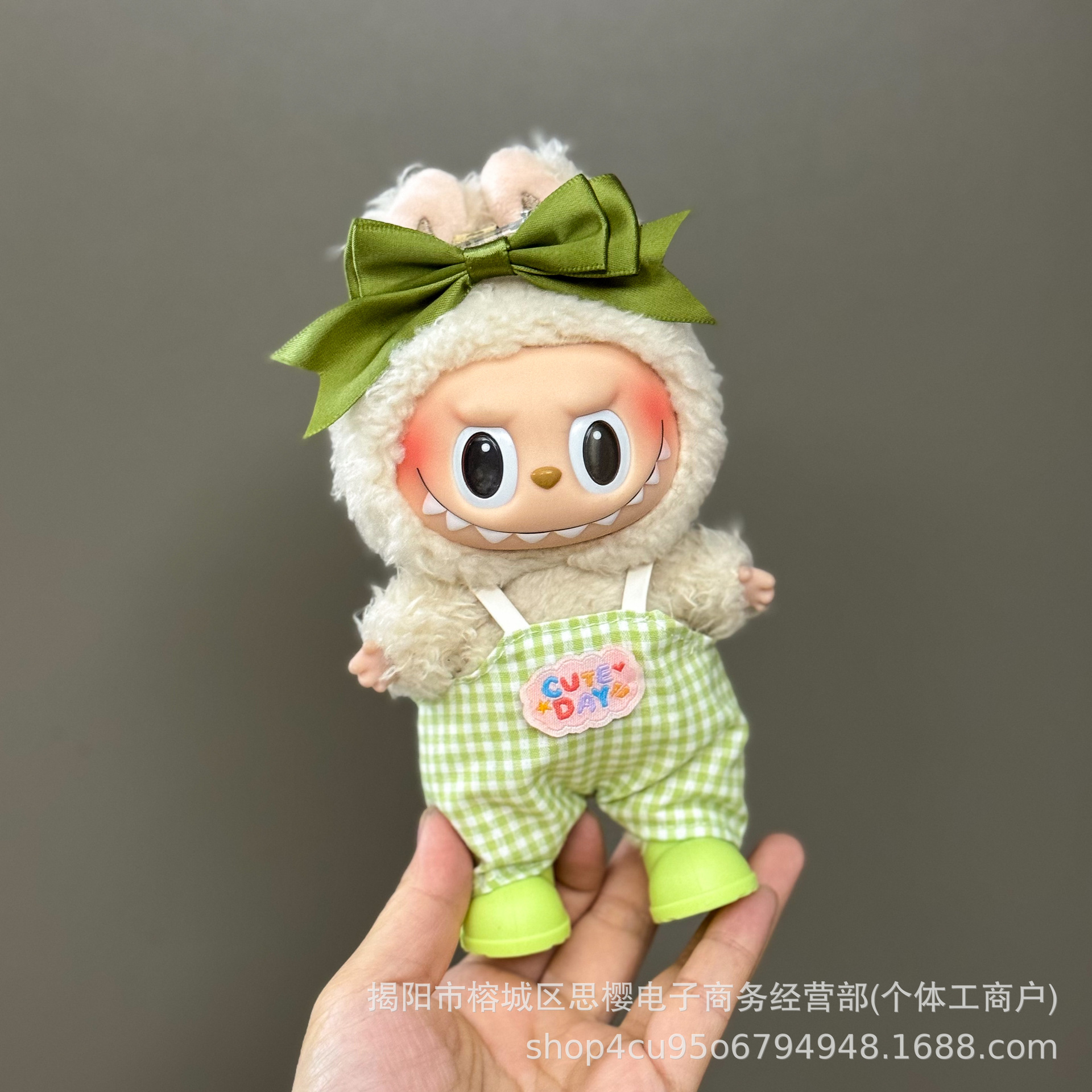 Solo la ropa es adecuada para la ropa de bebé Rabubu de 123 generaciones Labubu ropa colgante de 17cm muñeca traje de felpa falda