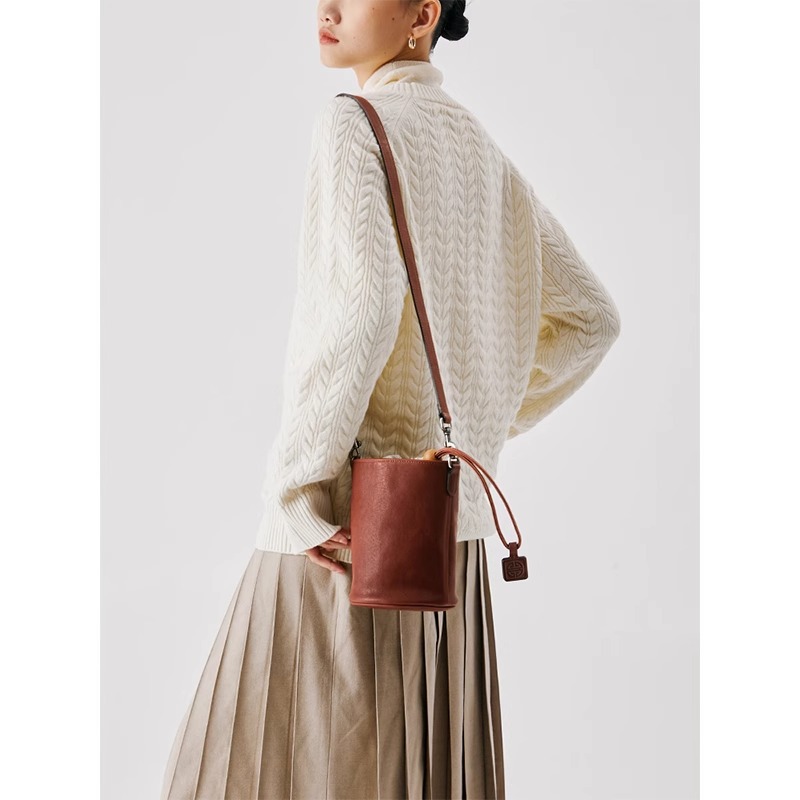 Qiu Zhen Genuine Leather Drawstring Water Bucket with Plant Tanning Head Layer Cow Leather, Unique Bag, Texture Single_voghion.com