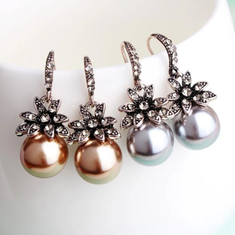 Fashionable creative retro earrings pearl solar-powered