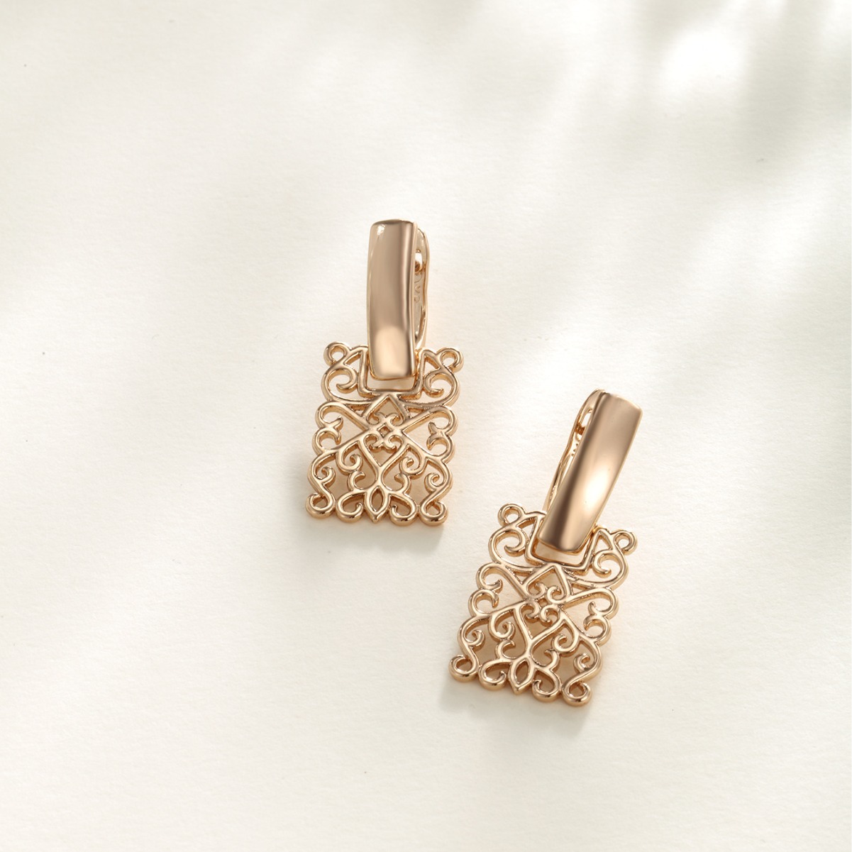 Pendientes de aro personalizados Xuping, pendientes exagerados de estilo europeo y americano, elegantes pendientes de piedras artificiales para mujer, venta al por mayor de verano.