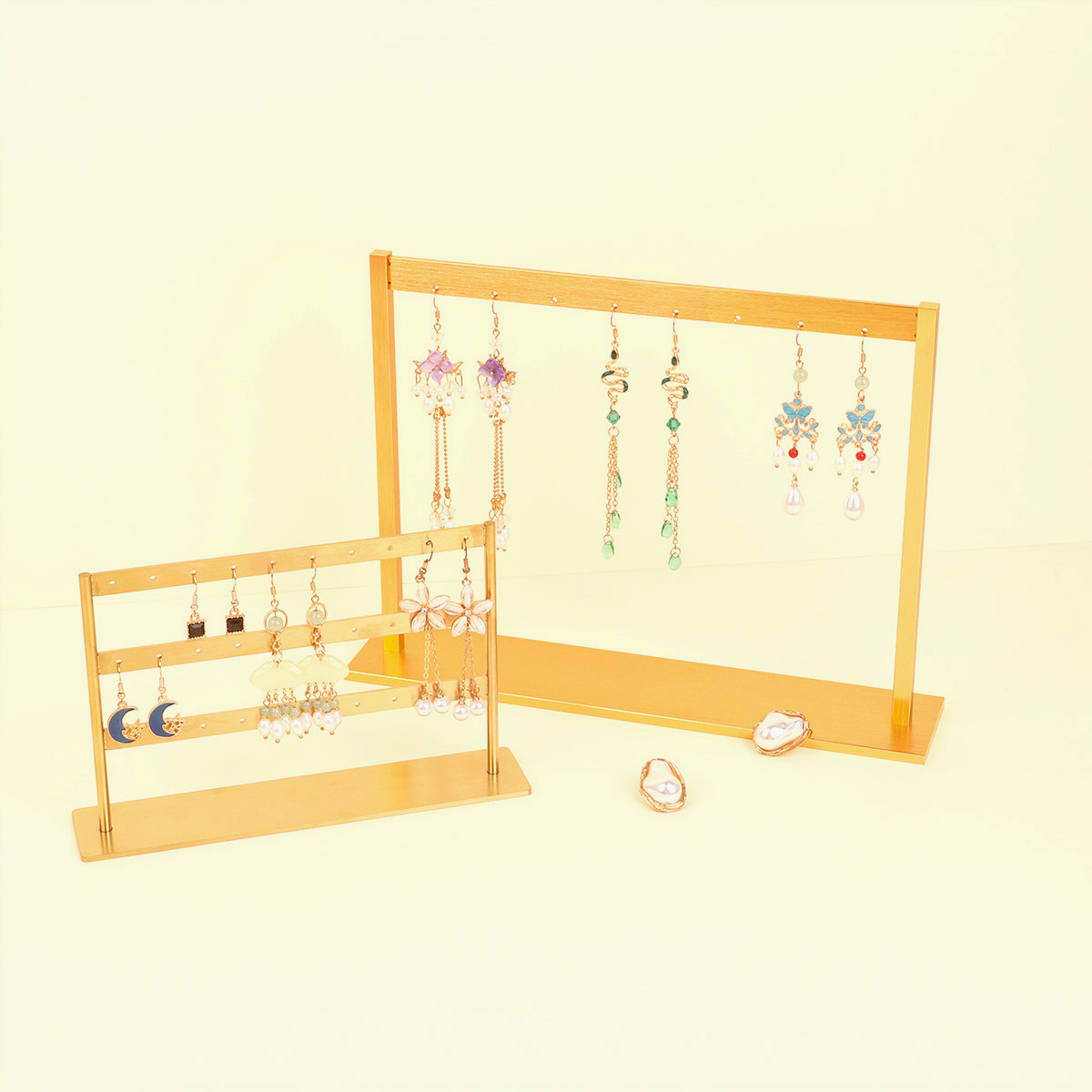 �������μ��Ӵ�������ܶ����ڼ�����ֱ������Ʒ����ʽ���аڷż�