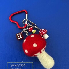 【劉雯同金】 * もうキノコのペンダントはありません。