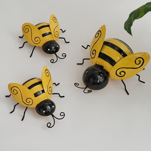 Creative outdoor iron art simulation bee seven-star ladybug pendant courtyard garden kindergarten lawn decoration small ornaments